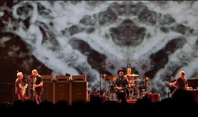 Pearl Jam é forçado a cancelar mais duas datas da turnê devido “doença na banda”